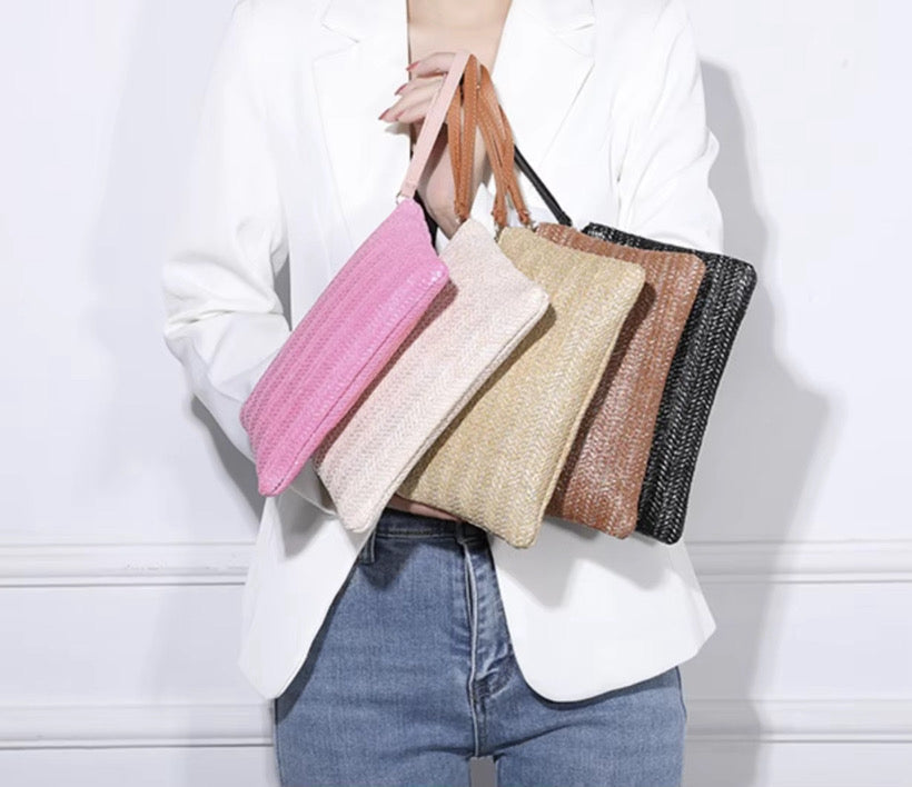 Sandy Straw Clutch