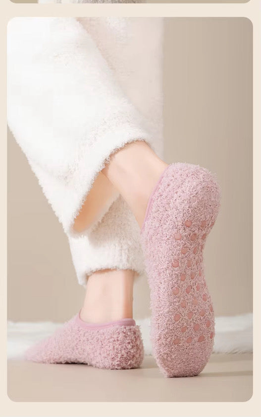 CloudSoft Cozy Grip Sock Set Of 4.