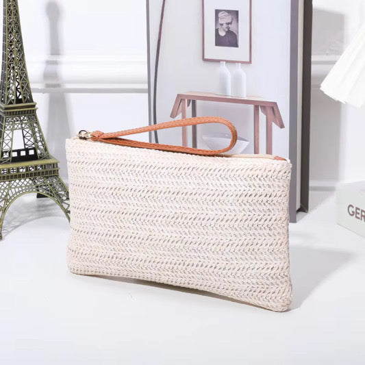 Sandy Straw Clutch
