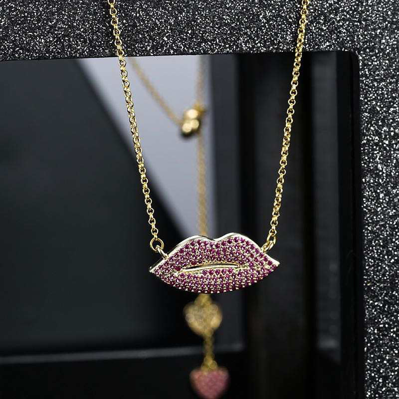 Lip necklace