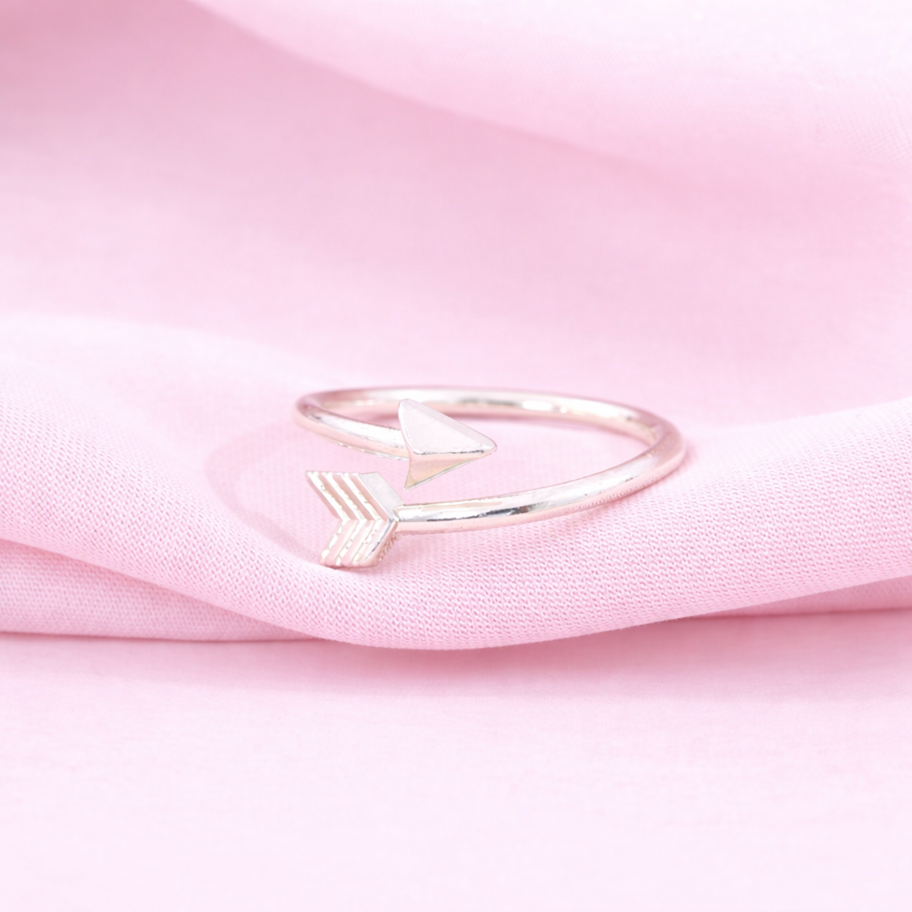 Follow the Arrow Ring