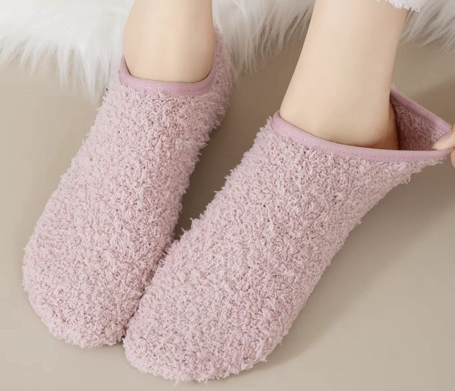 CloudSoft Cozy Grip Sock Set Of 4.
