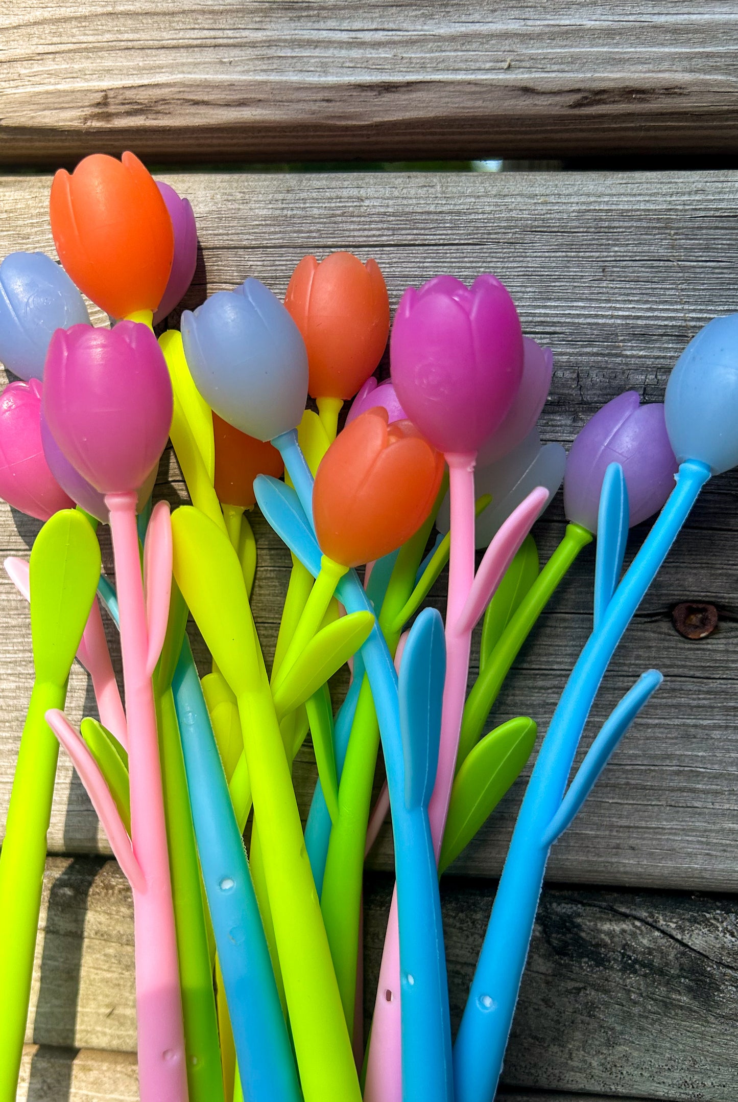 16 piece color changing flower pens