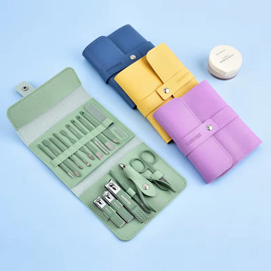 16 PieceFoldable Manicure Set