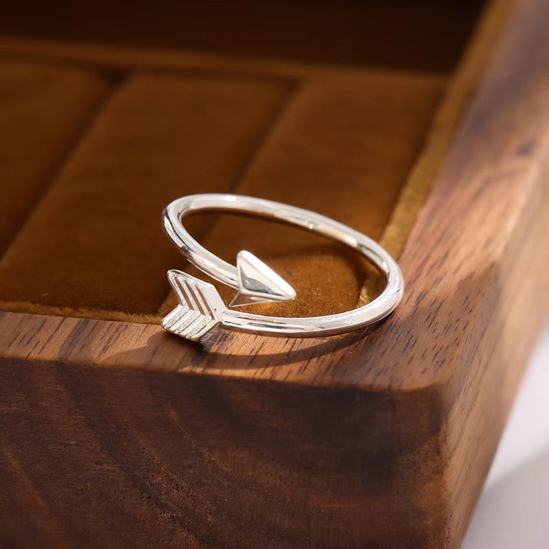 Follow the Arrow Ring